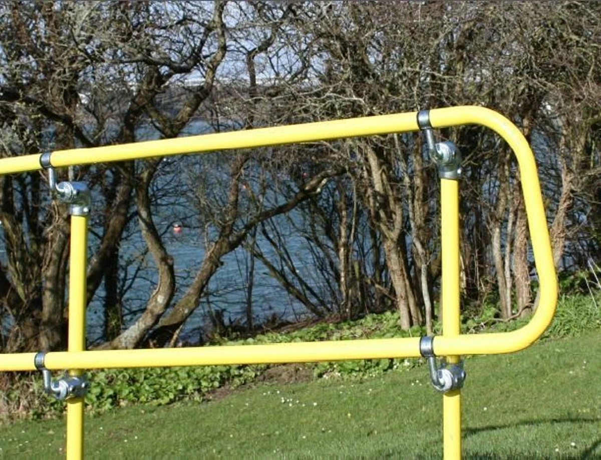 Interclamp Assist Assembly